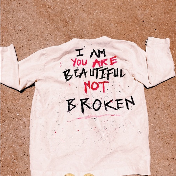 Beautiful Not Broken Linen faith Blazer-L - Picture 3 of 6